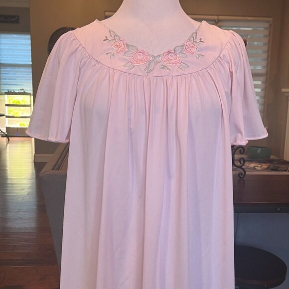 Vintage ShadowLine Nightgown 1X Pink Gown Embroidered Cottage Core Prairie Nylon - Picture 1 of 16